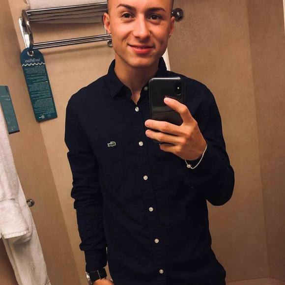 Meet your Posher, Adrián jose - Picture 1 of 1